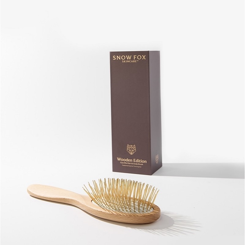 SNOW FOX GUA SHA ヘアブラシ Gua Sha Hair & Scalp Brush: Premium Wooden Edition – Snow